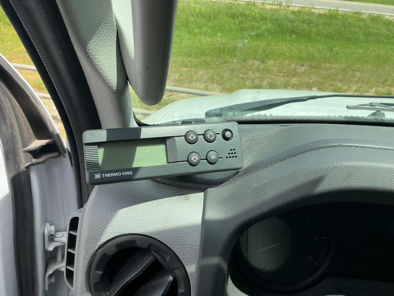 Ford Econoline E-350 Super Duty 2023
