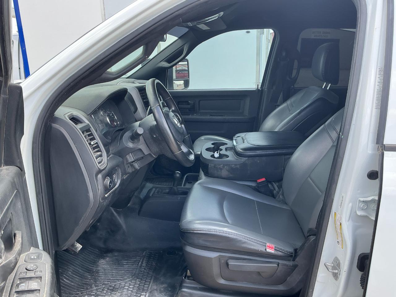 RAM 3500 Tradesman Crew Cab 4WD 2023