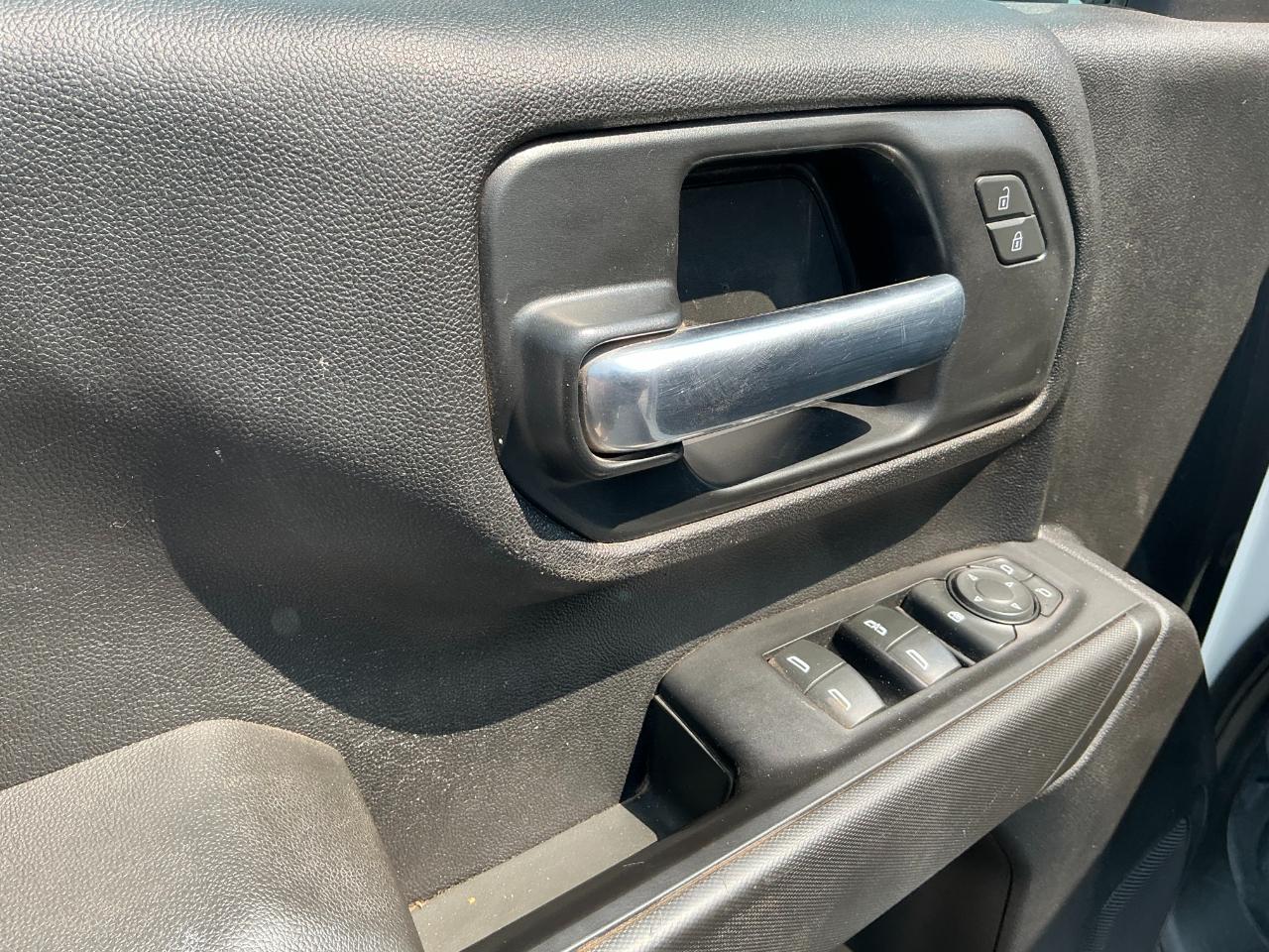 GMC Sierra 3500HD Pro Crew Cab 4WD SB 2022
