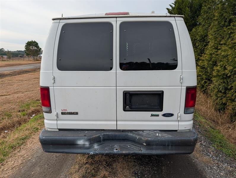 Ford Econoline E-150 2010