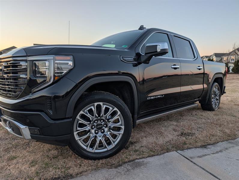 GMC Sierra 1500 Denali Ultimate Crew Cab 4WD 2023