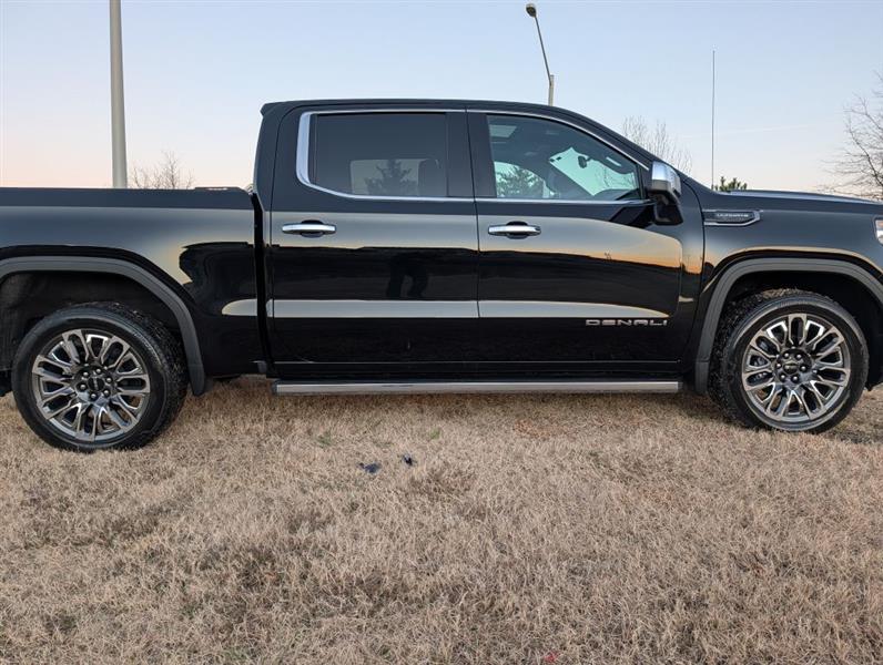 GMC Sierra 1500 Denali Ultimate Crew Cab 4WD 2023