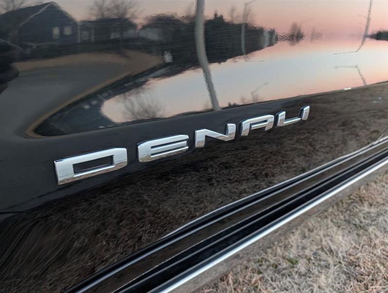 GMC Sierra 1500 Denali Ultimate Crew Cab 4WD 2023