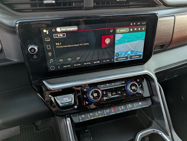 GMC Sierra 1500 Denali Ultimate Crew Cab 4WD 2023