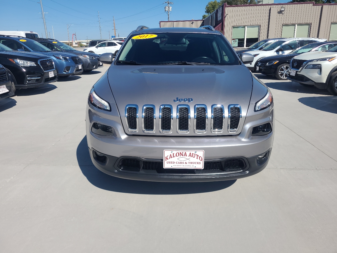 2017 Jeep Cherokee Latitude photo 2