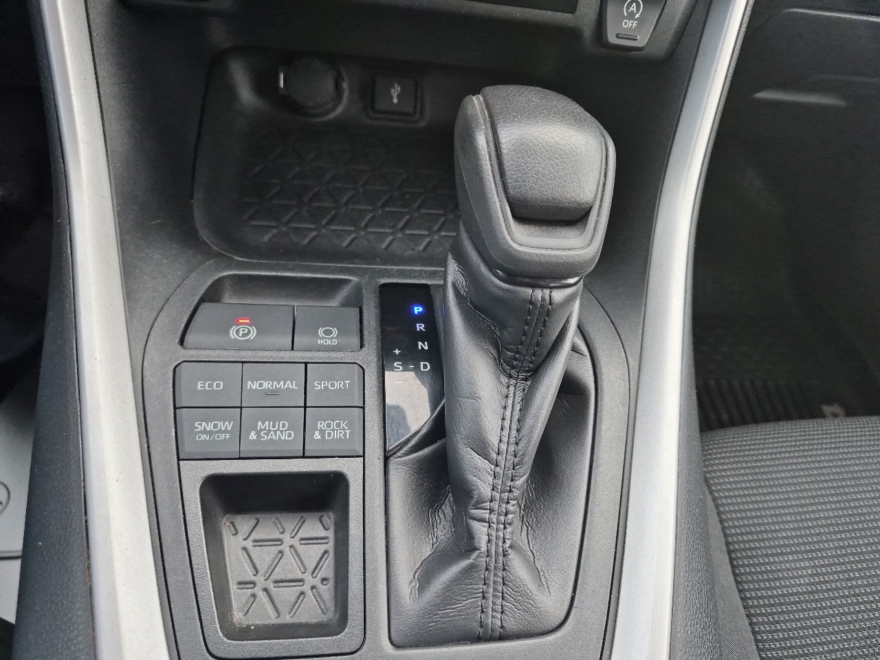 Toyota RAV4 LE AWD 2020