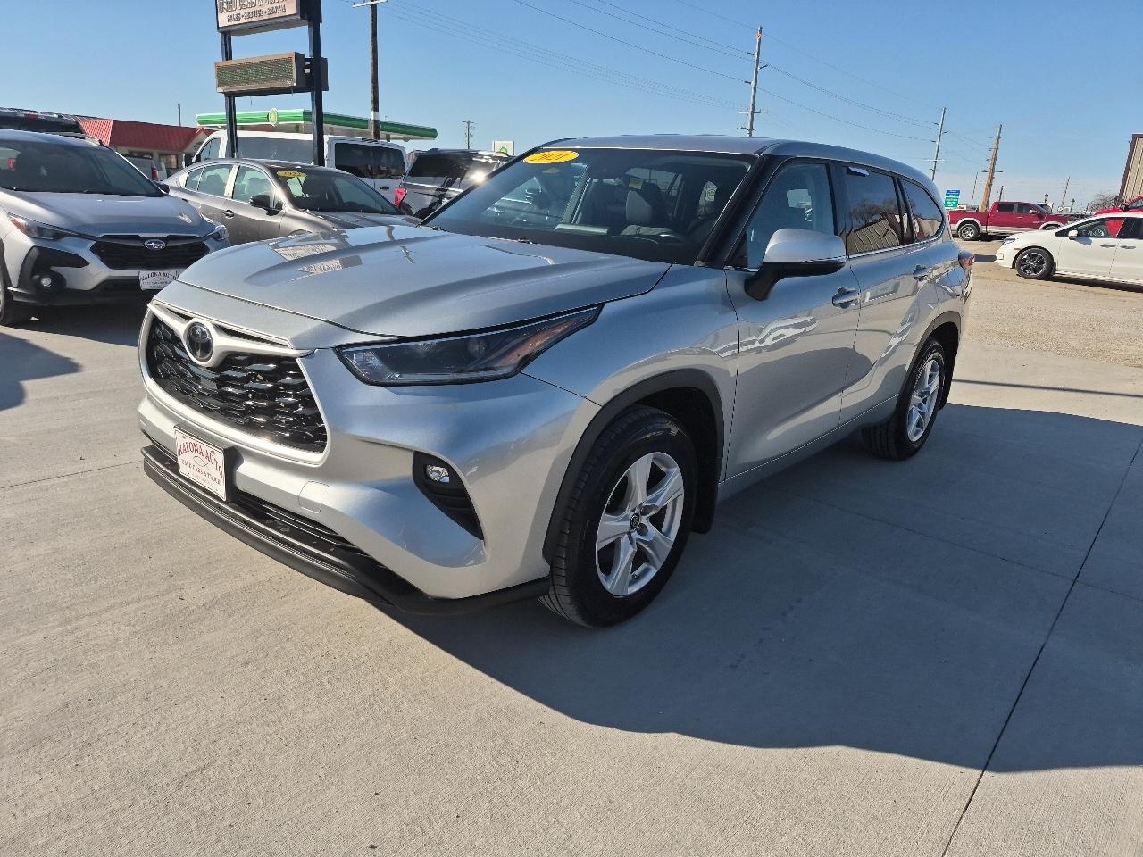 Toyota Highlander LE AWD V6 2021