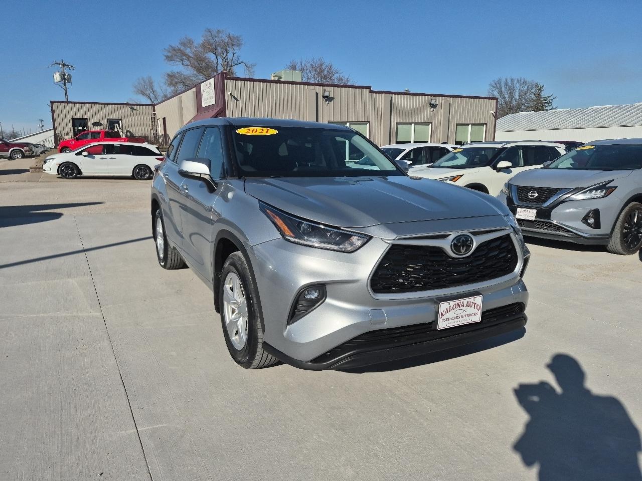 Toyota Highlander LE AWD V6 2021