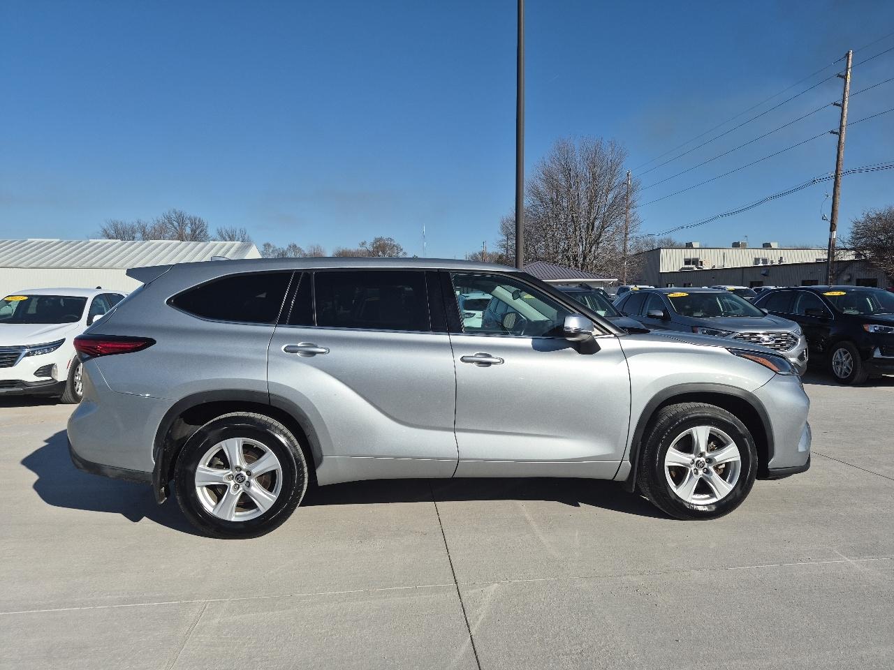 Toyota Highlander LE AWD V6 2021