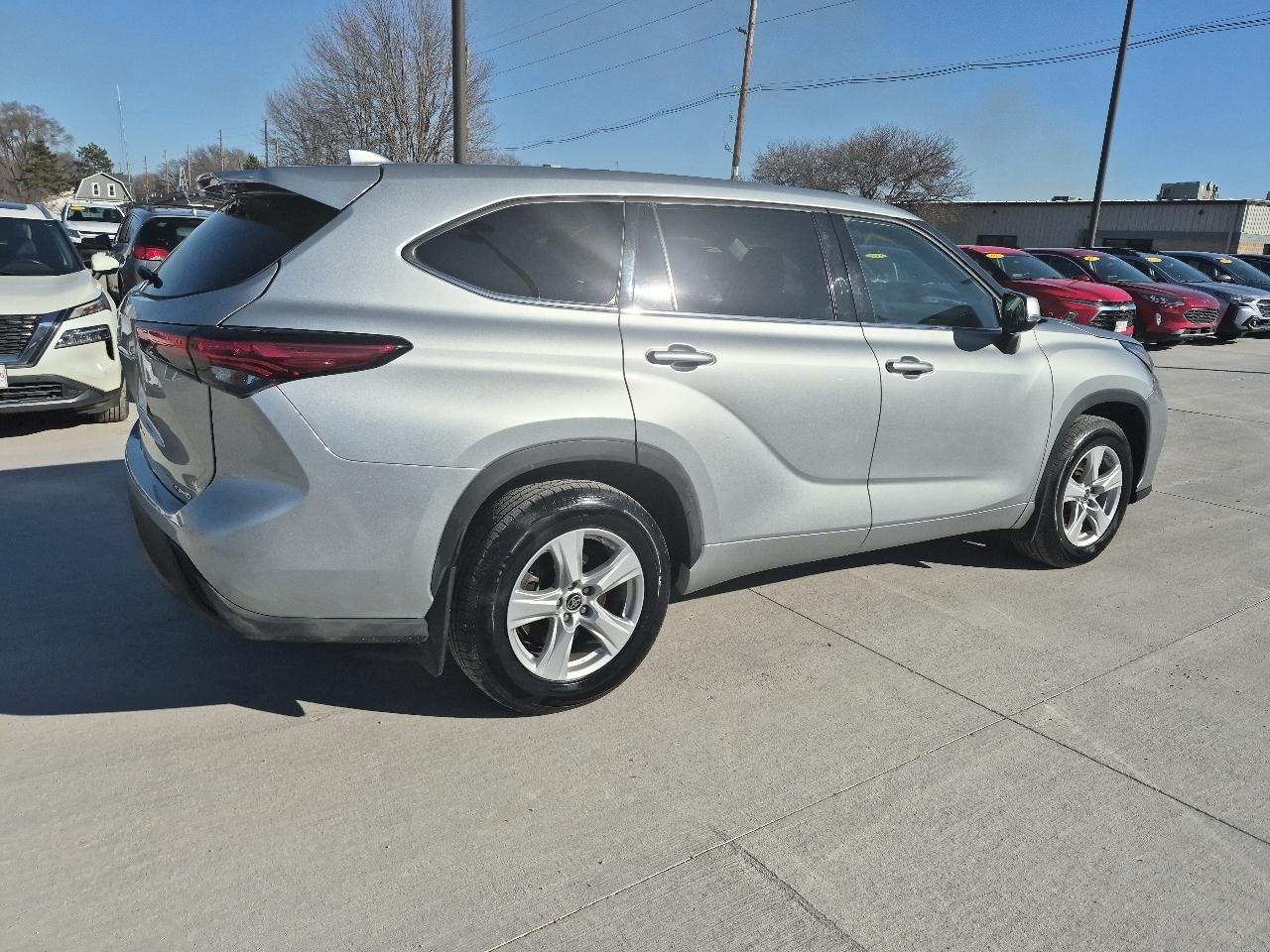 Toyota Highlander LE AWD V6 2021