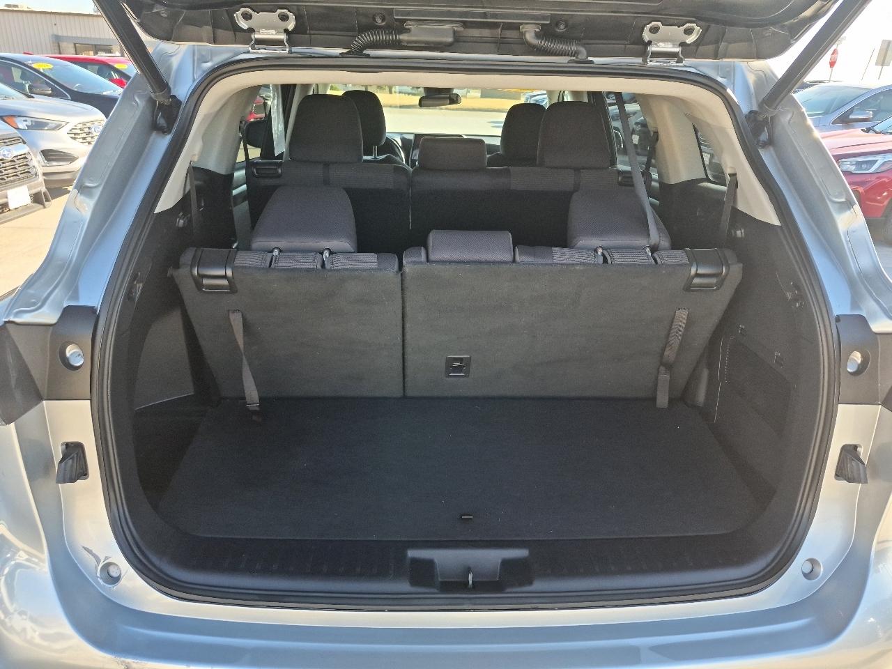 Toyota Highlander LE AWD V6 2021