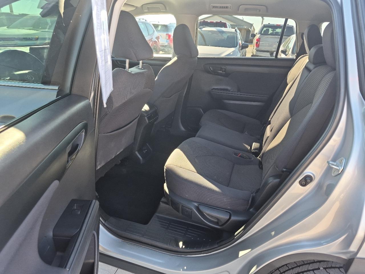 Toyota Highlander LE AWD V6 2021