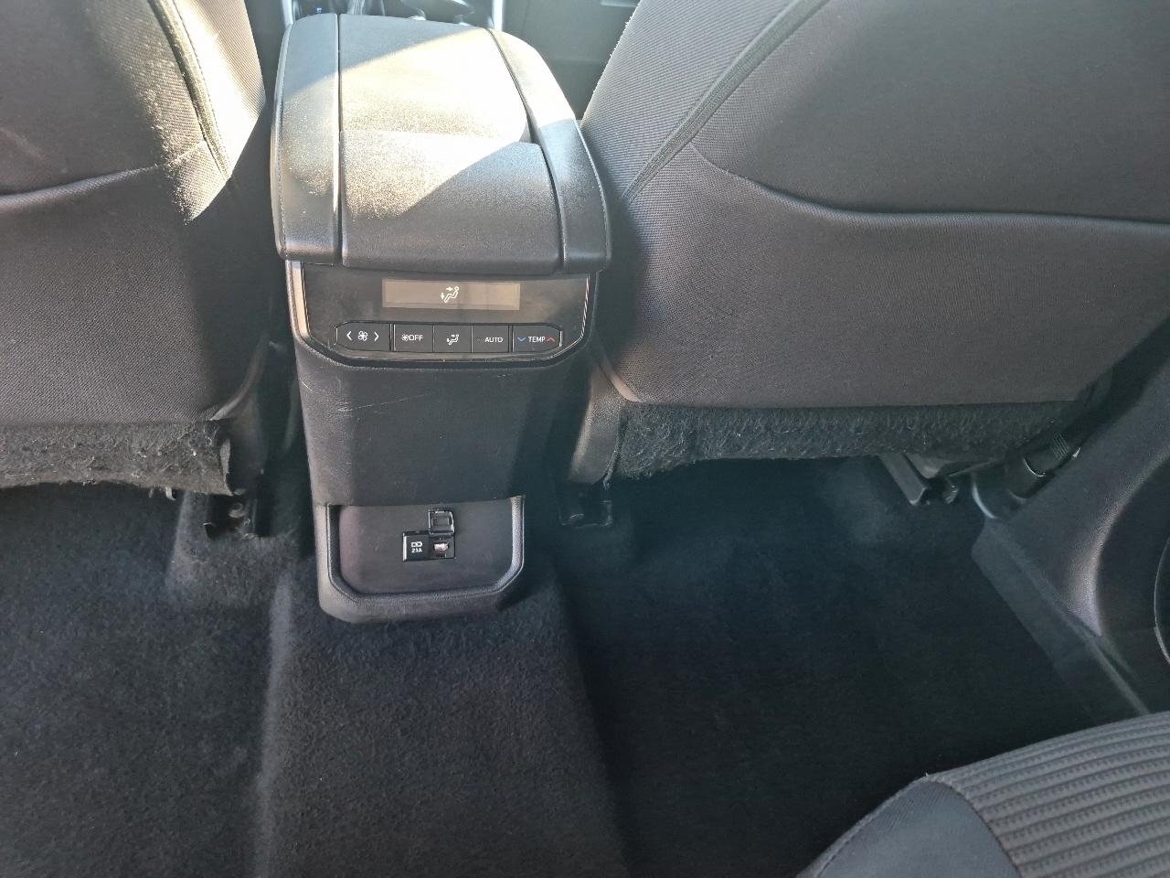 Toyota Highlander LE AWD V6 2021