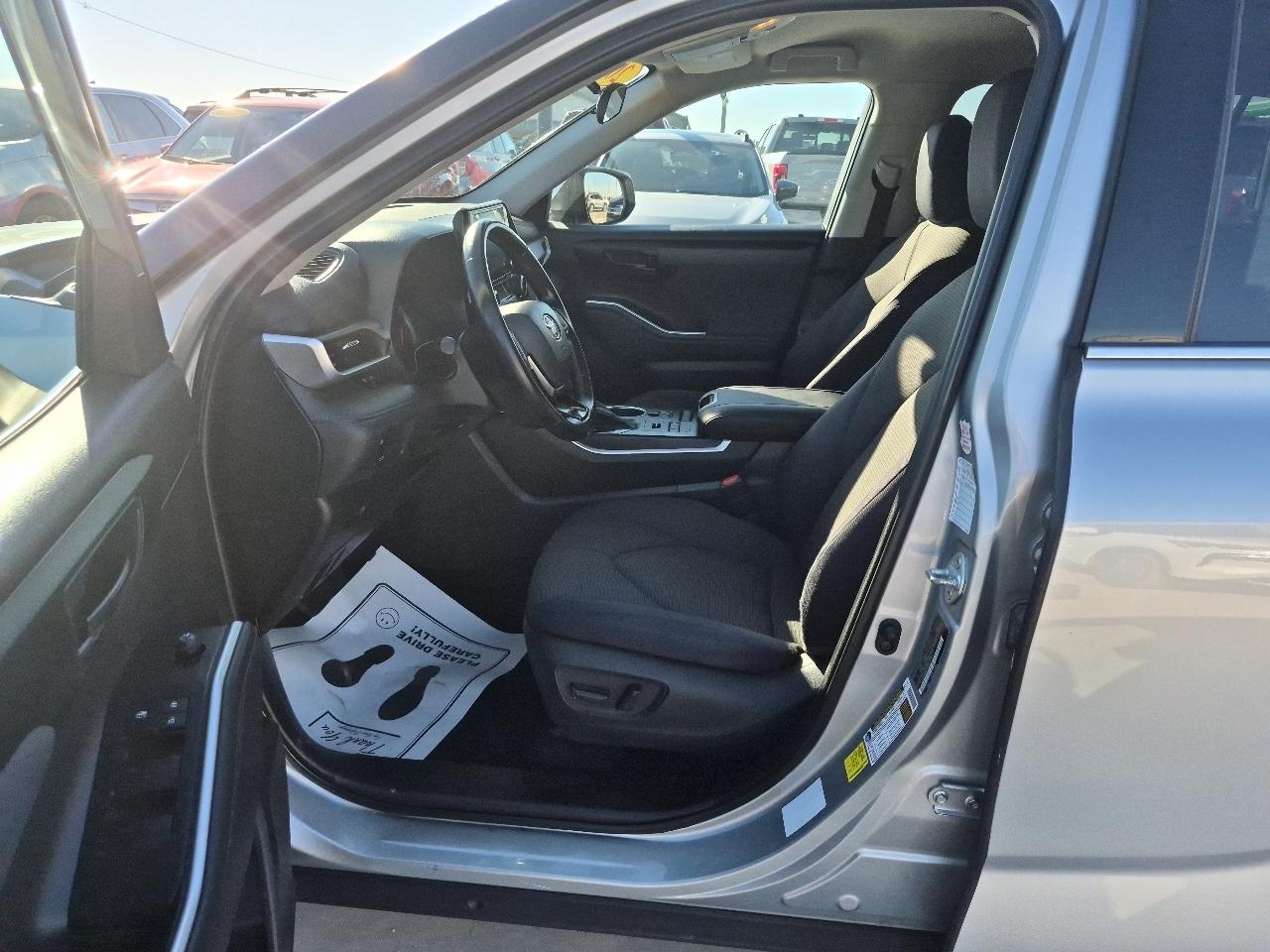 Toyota Highlander LE AWD V6 2021