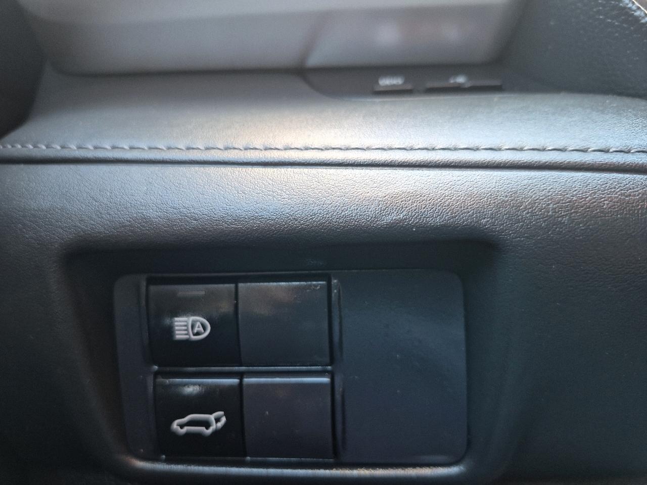 Toyota Highlander LE AWD V6 2021