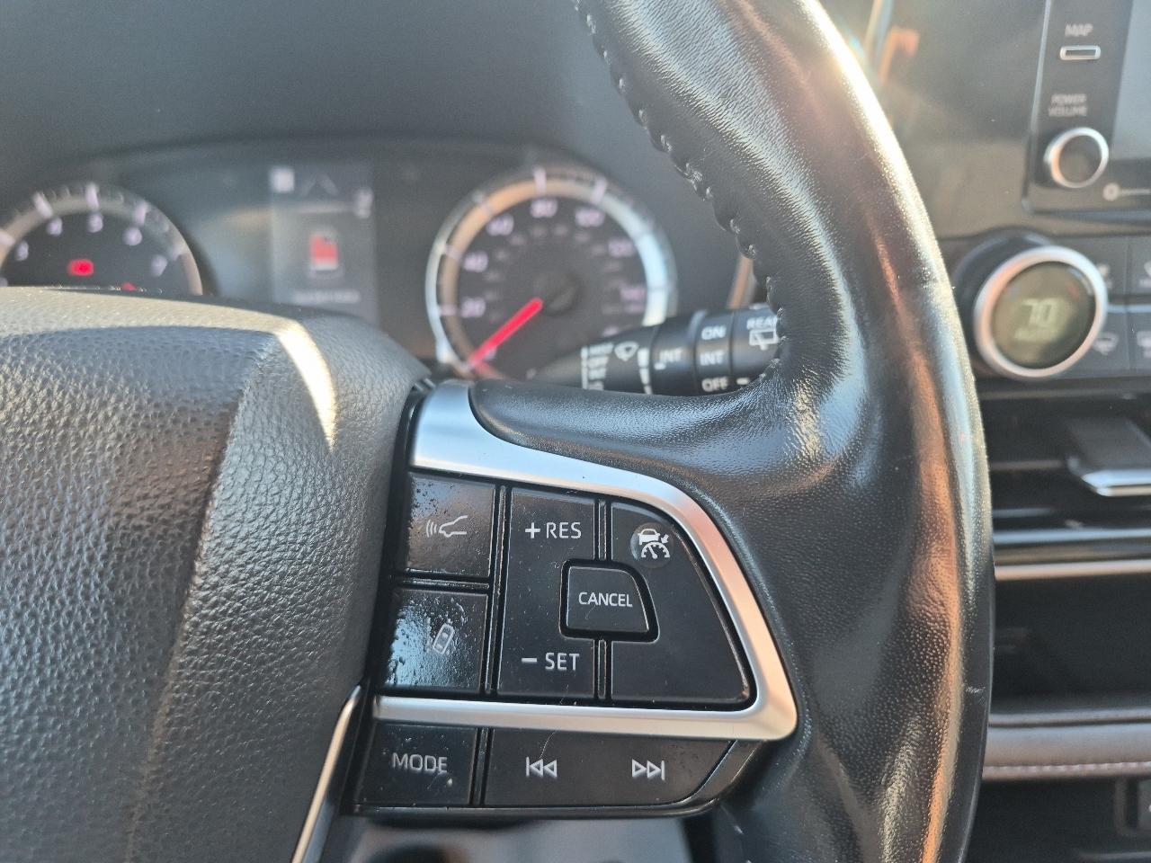 Toyota Highlander LE AWD V6 2021