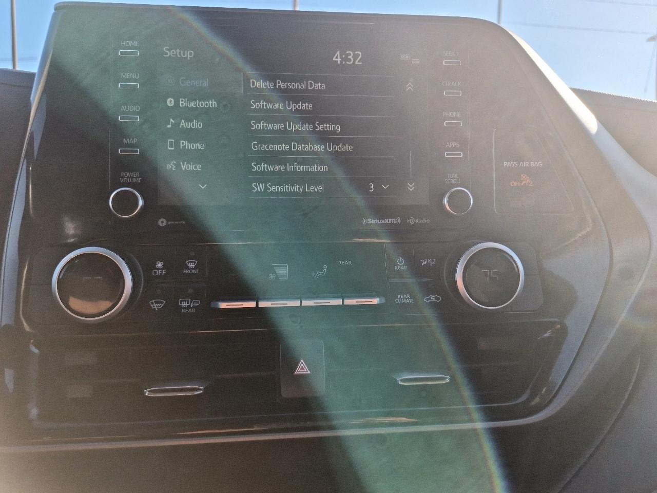 Toyota Highlander LE AWD V6 2021