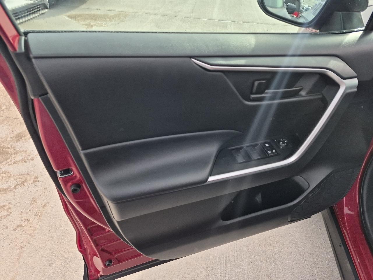 Toyota RAV4 LE AWD 2024