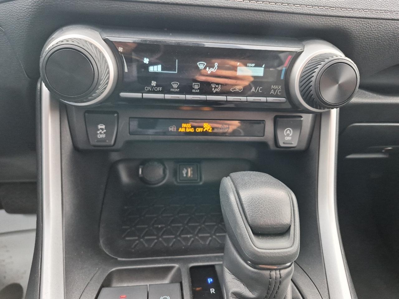 Toyota RAV4 LE AWD 2024