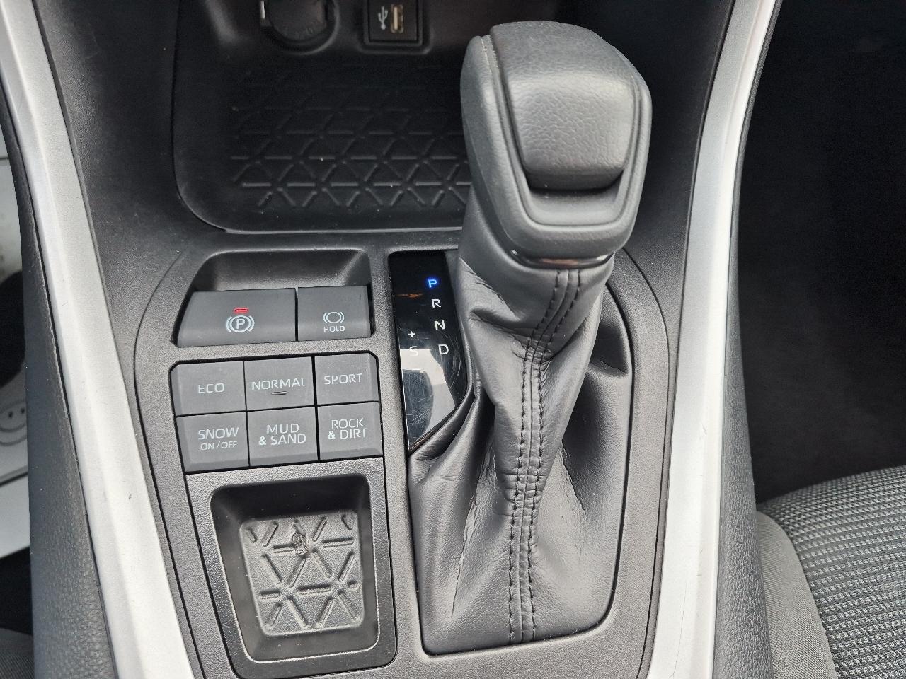 Toyota RAV4 LE AWD 2024