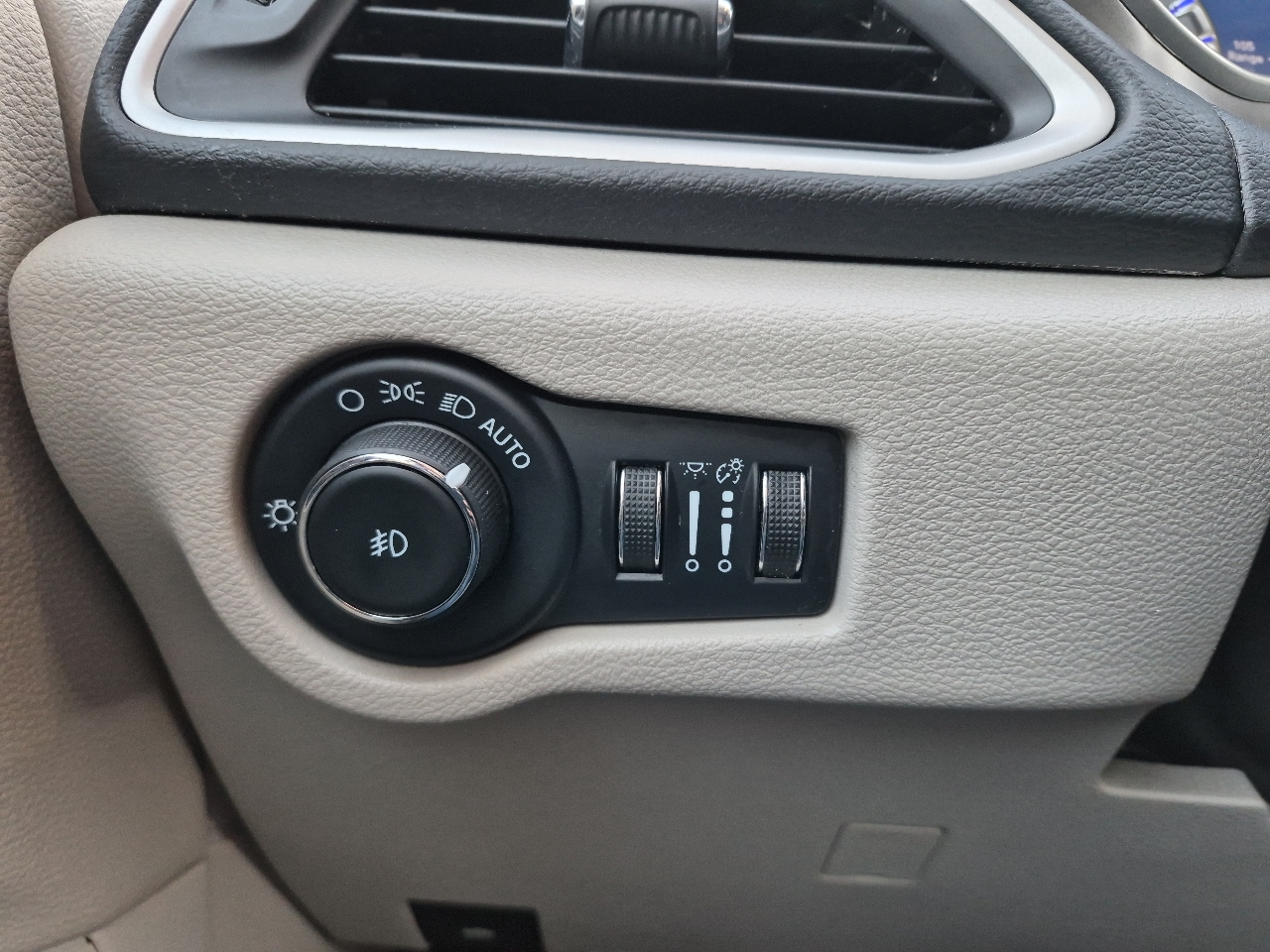 Chrysler Pacifica Touring L 2023