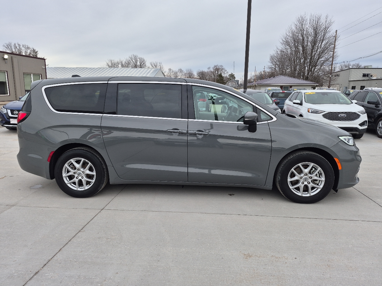 Chrysler Pacifica Touring L 2023