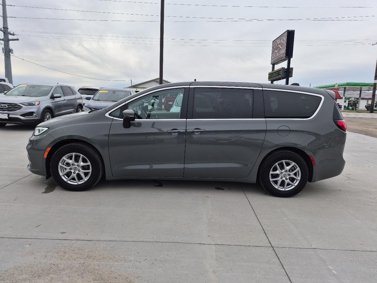 Chrysler Pacifica Touring L 2023