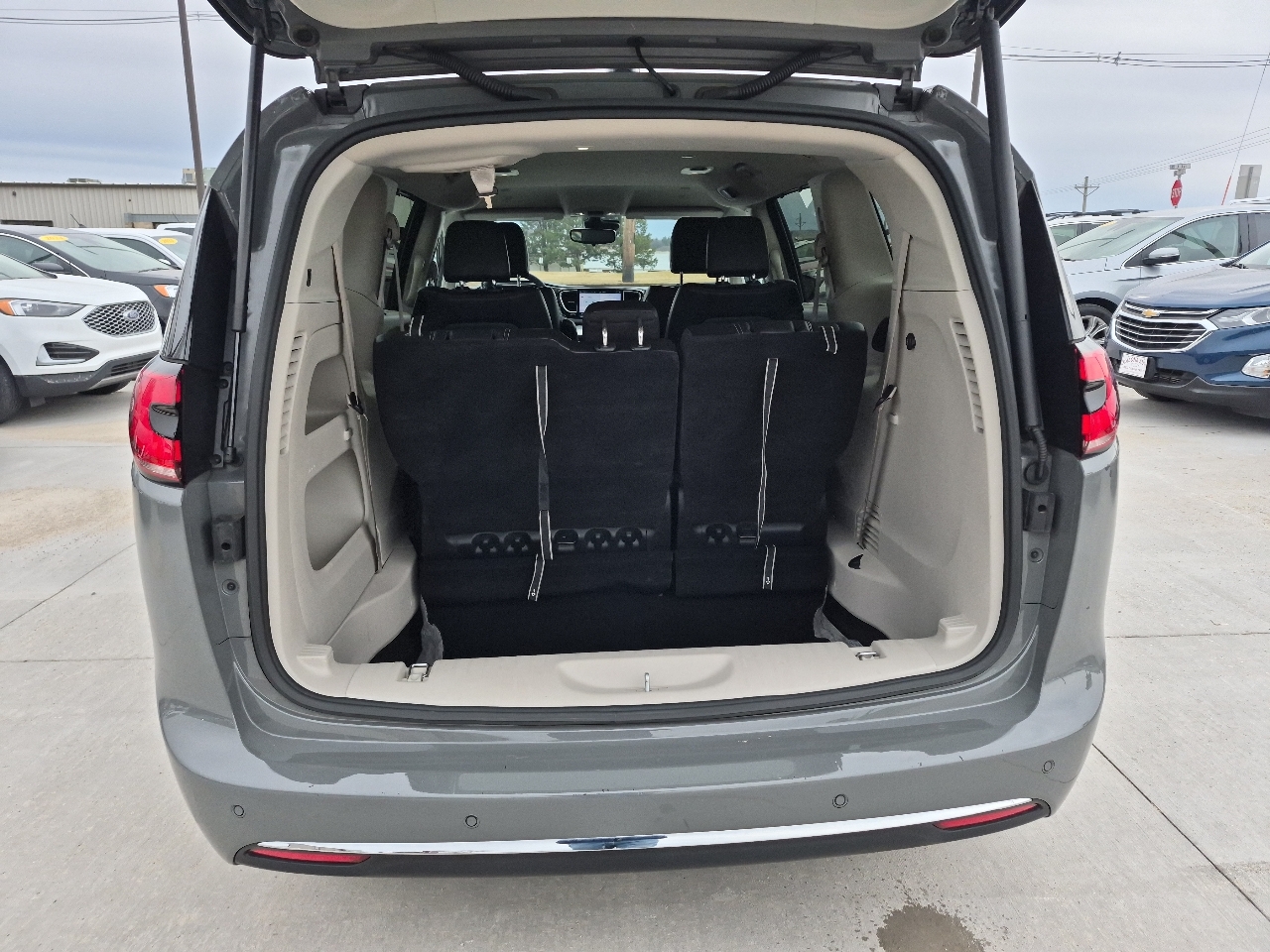 Chrysler Pacifica Touring L 2023