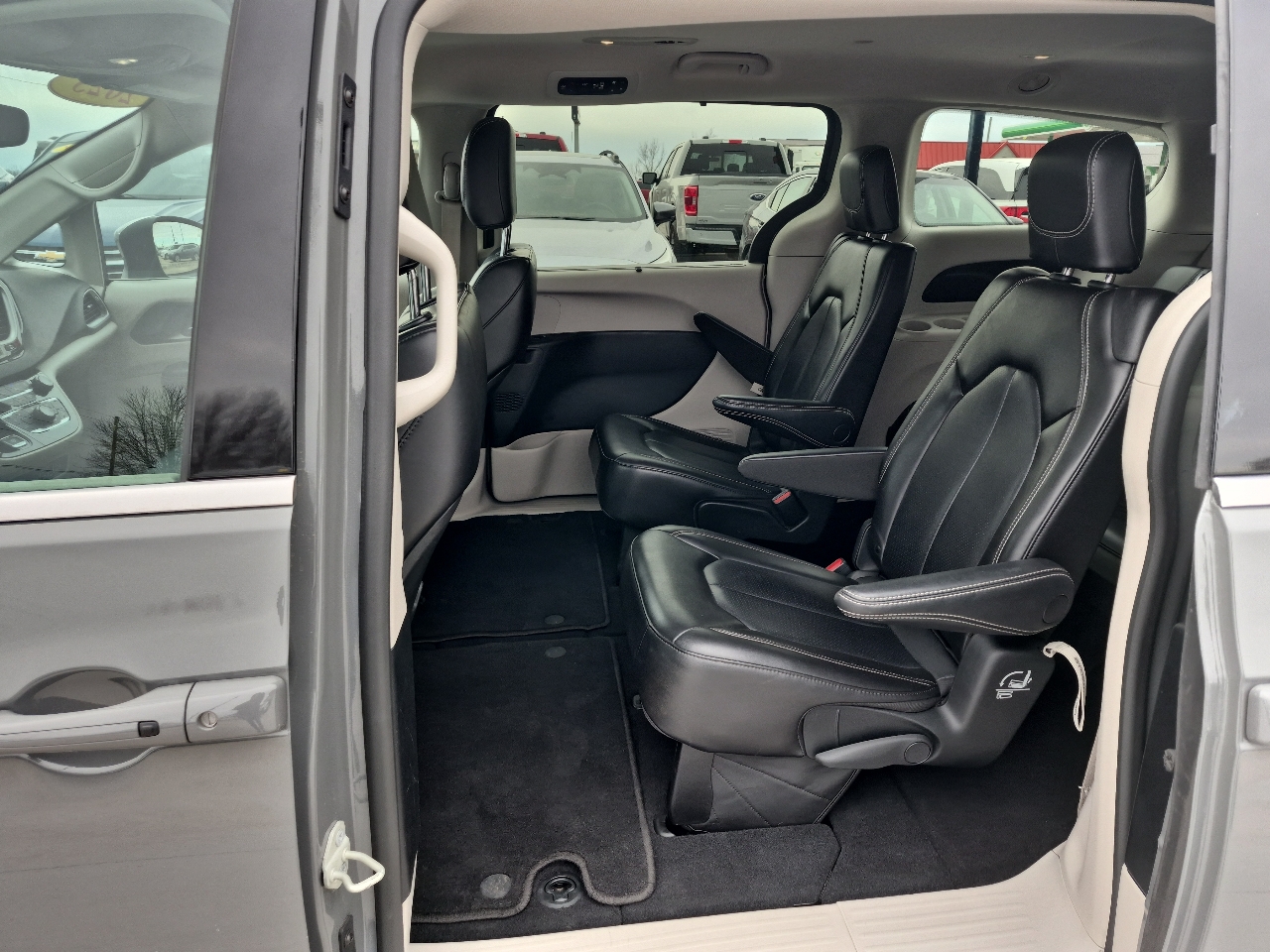 Chrysler Pacifica Touring L 2023