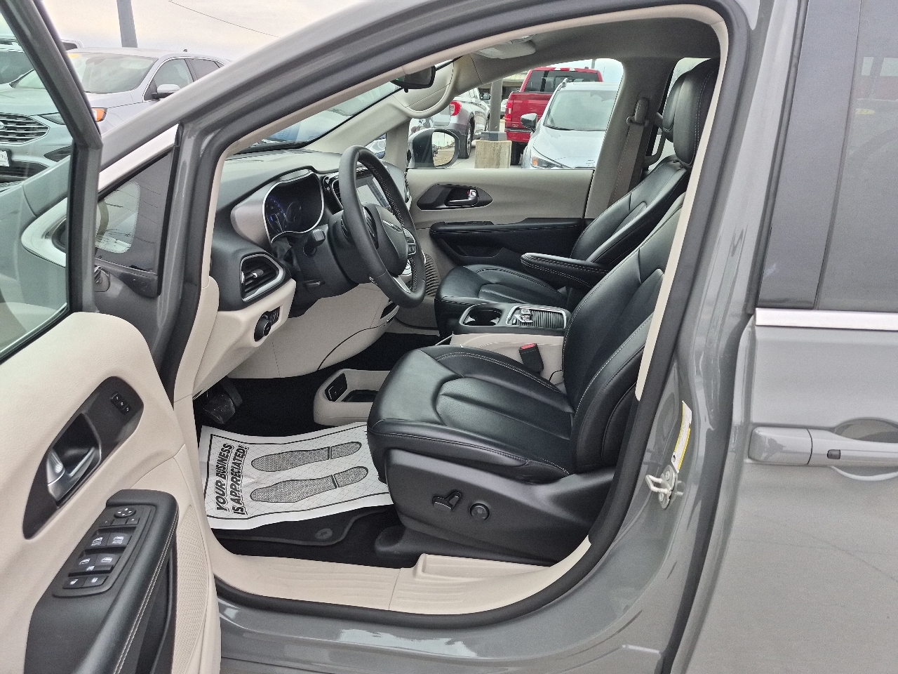 Chrysler Pacifica Touring L 2023