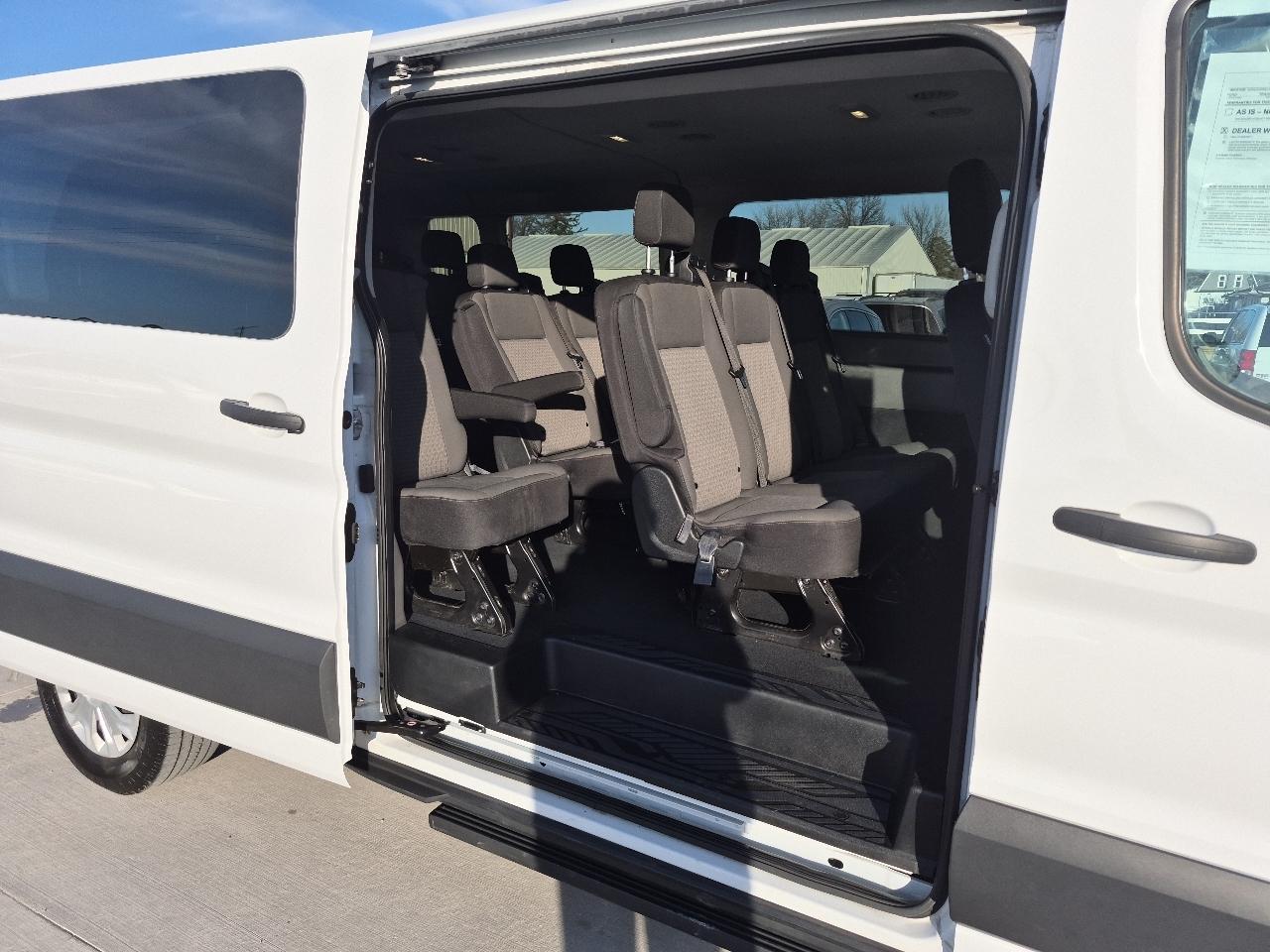 Ford Transit 350 Wagon Low Roof XL w/Sliding Pass. 148-in. WB 2023