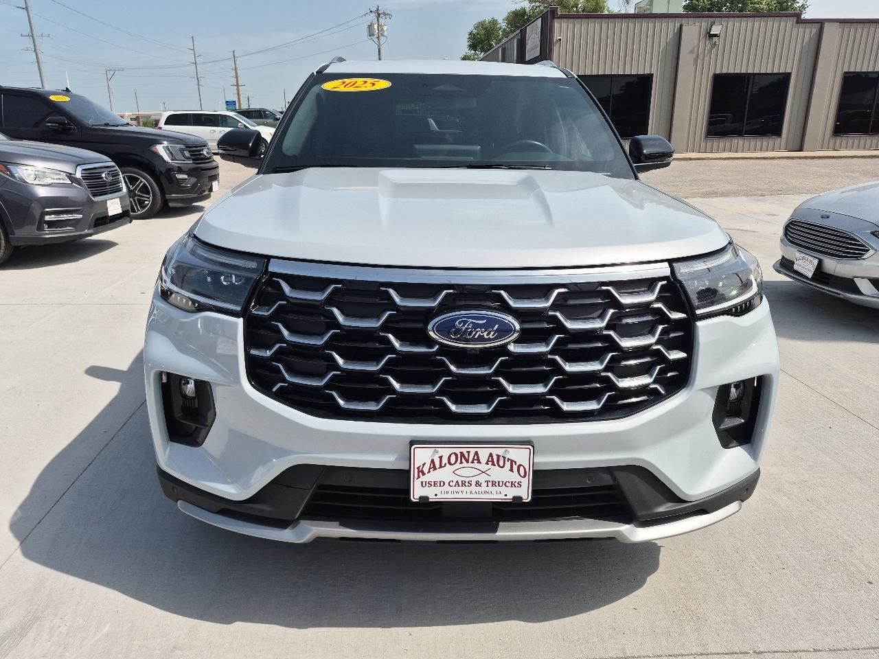Ford Explorer Platinum AWD 2025