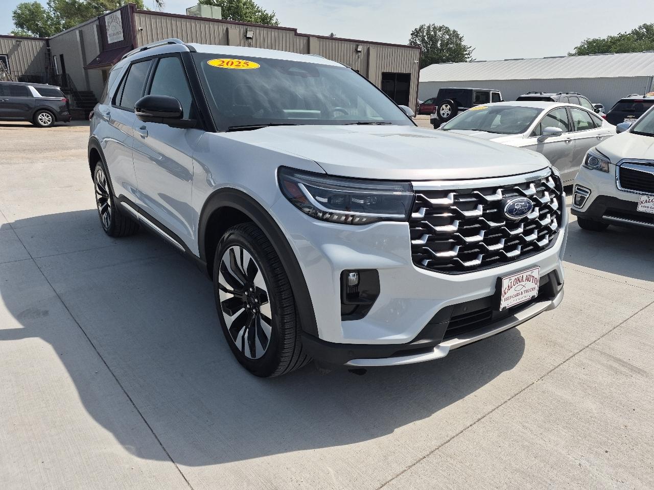 Ford Explorer Platinum AWD 2025