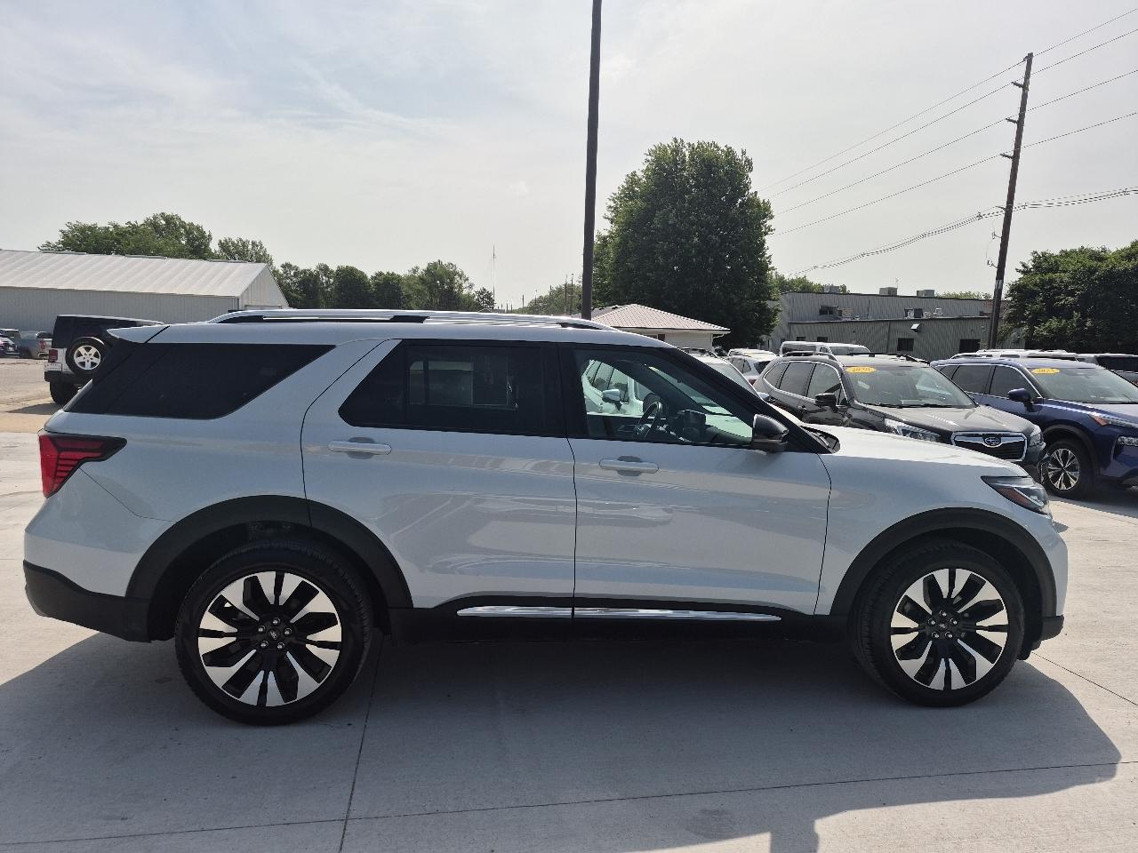 Ford Explorer Platinum AWD 2025