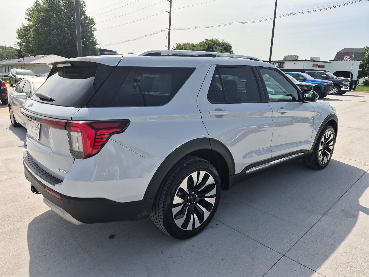 Ford Explorer Platinum AWD 2025