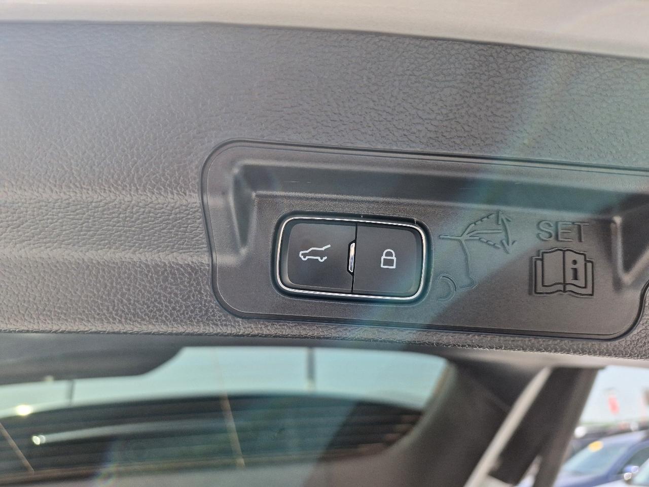 Ford Explorer Platinum AWD 2025
