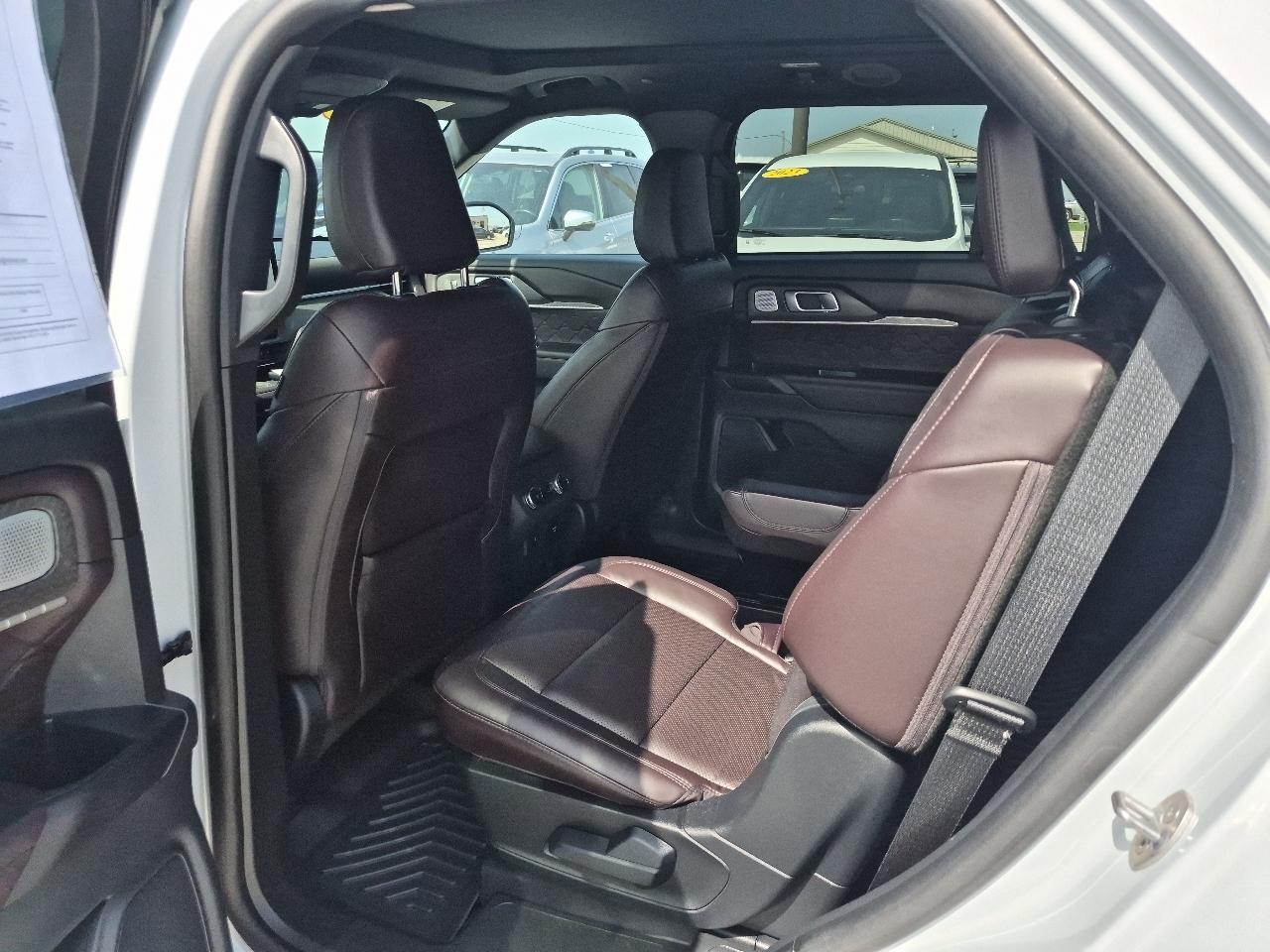 Ford Explorer Platinum AWD 2025
