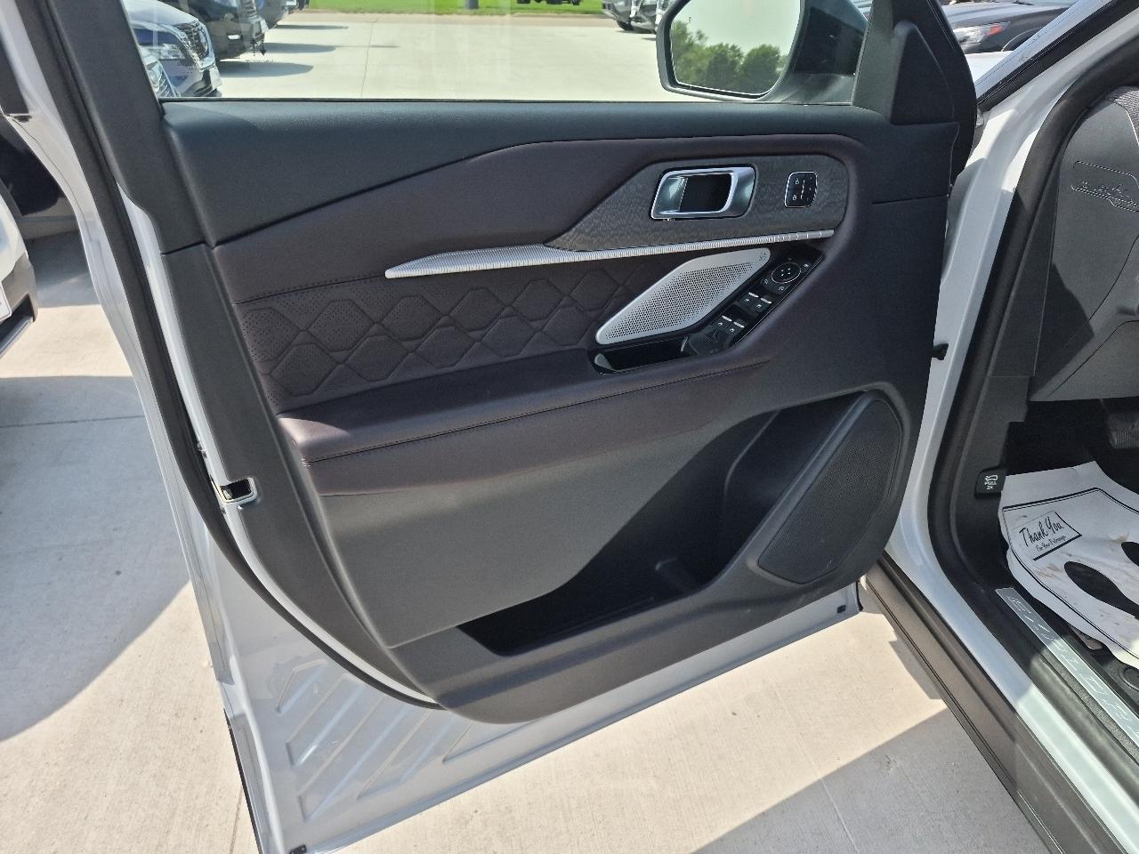 Ford Explorer Platinum AWD 2025