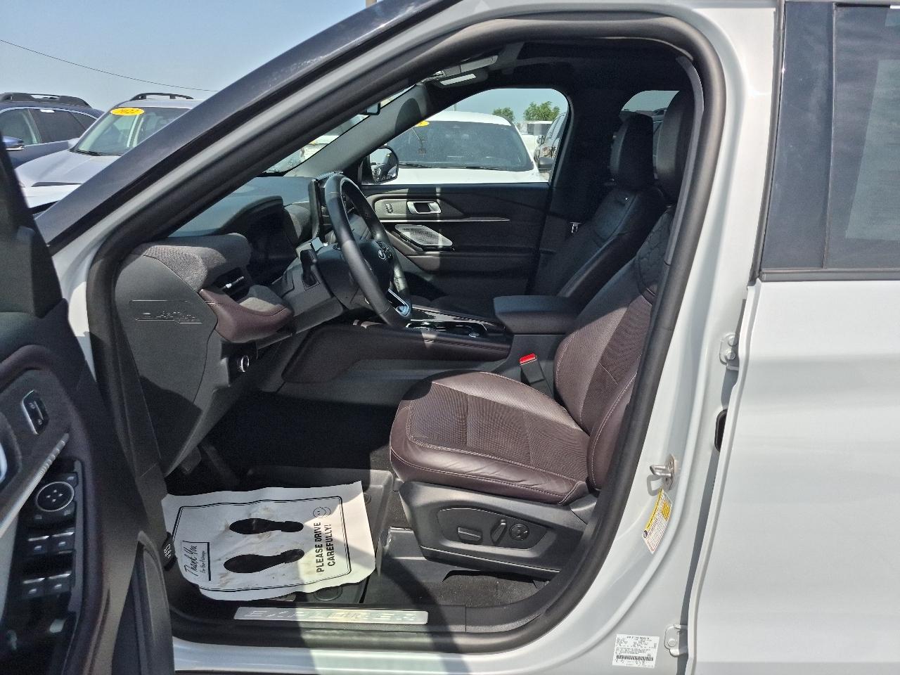 Ford Explorer Platinum AWD 2025