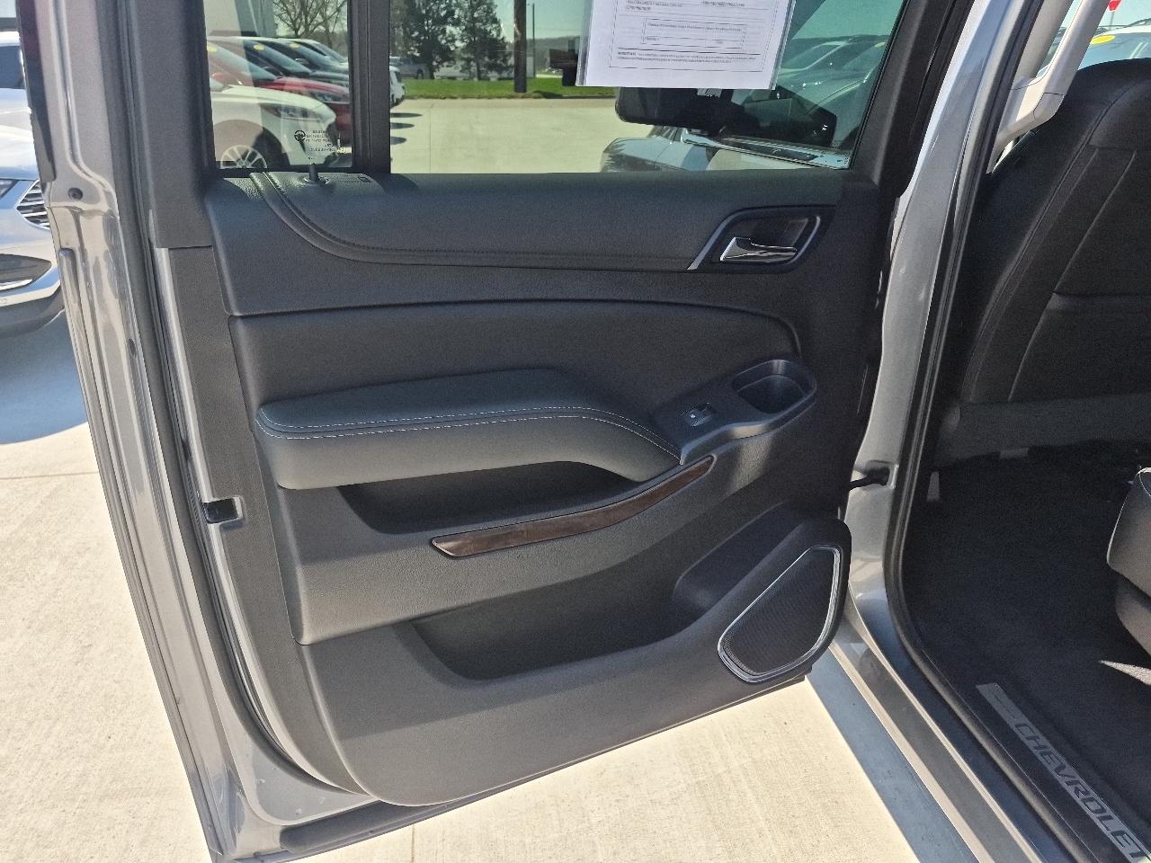 Chevrolet Suburban LT 4WD 2019