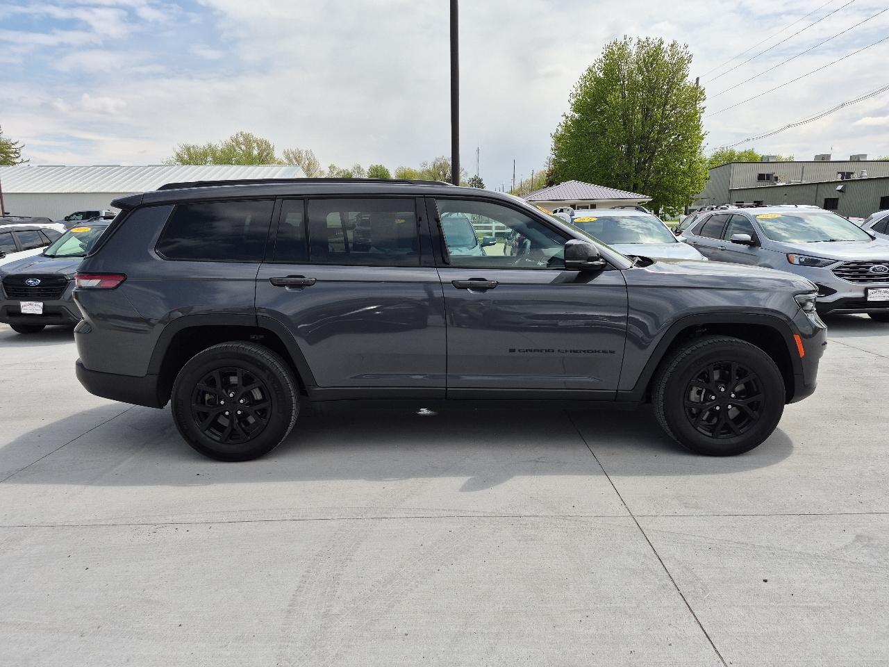 Jeep Grand Cherokee L Laredo 4WD 2024
