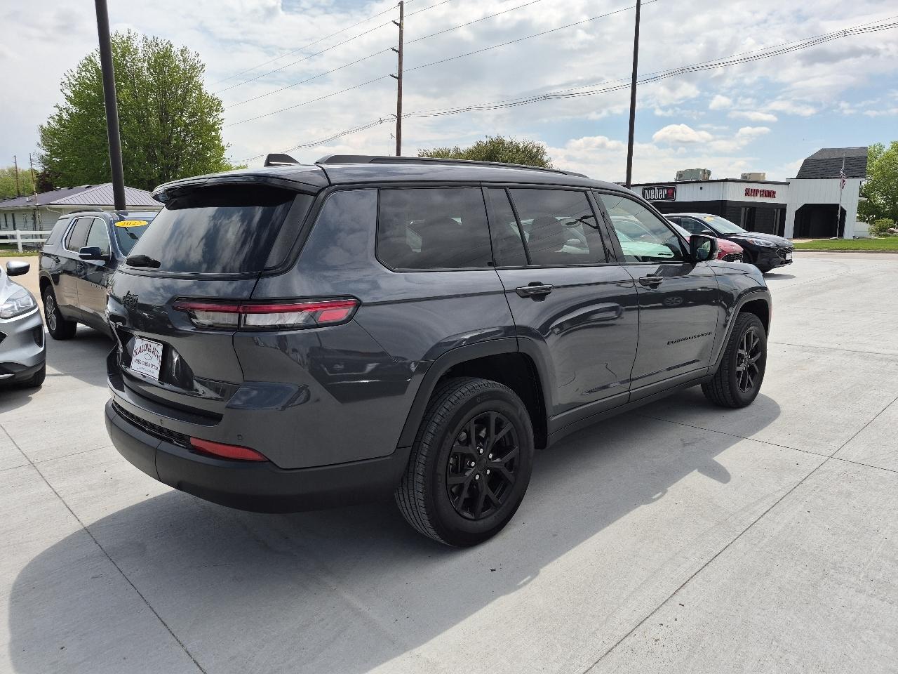 Jeep Grand Cherokee L Laredo 4WD 2024