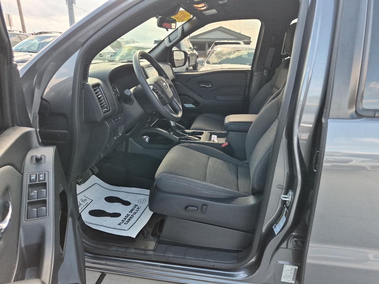 Nissan Frontier Crew Cab 4x4 SV 2023