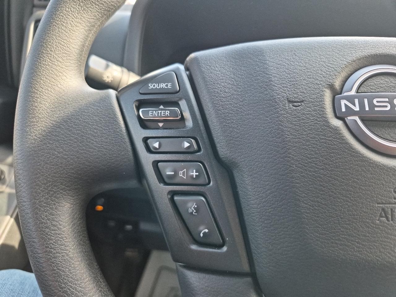 Nissan Frontier Crew Cab 4x4 SV 2023