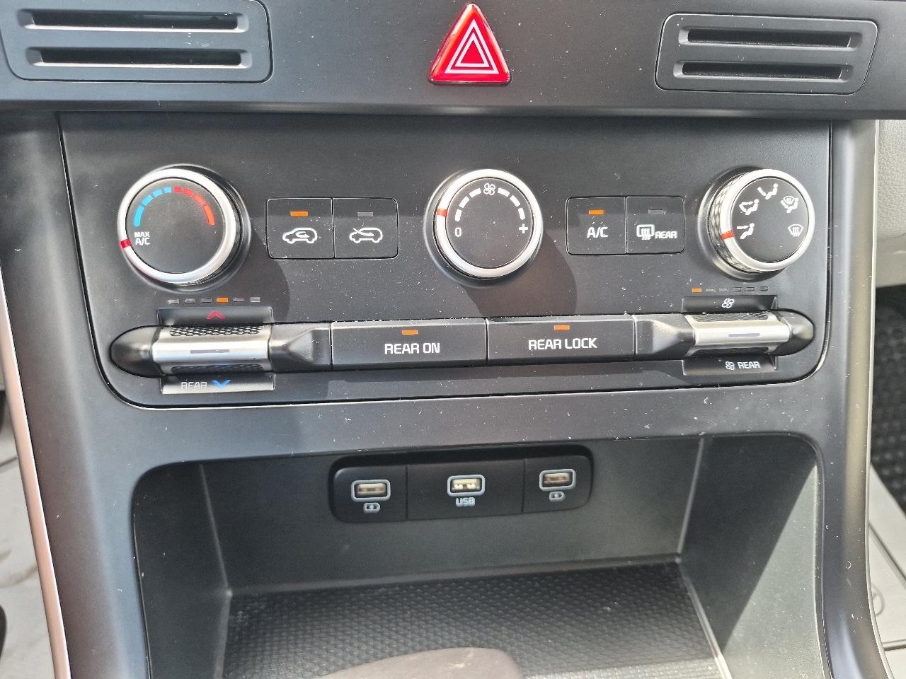 Kia Carnival LX Seat Package 2023