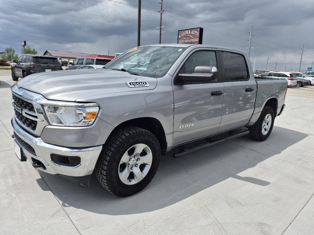 RAM 1500 Lone Star Crew Cab SB 4WD 2024