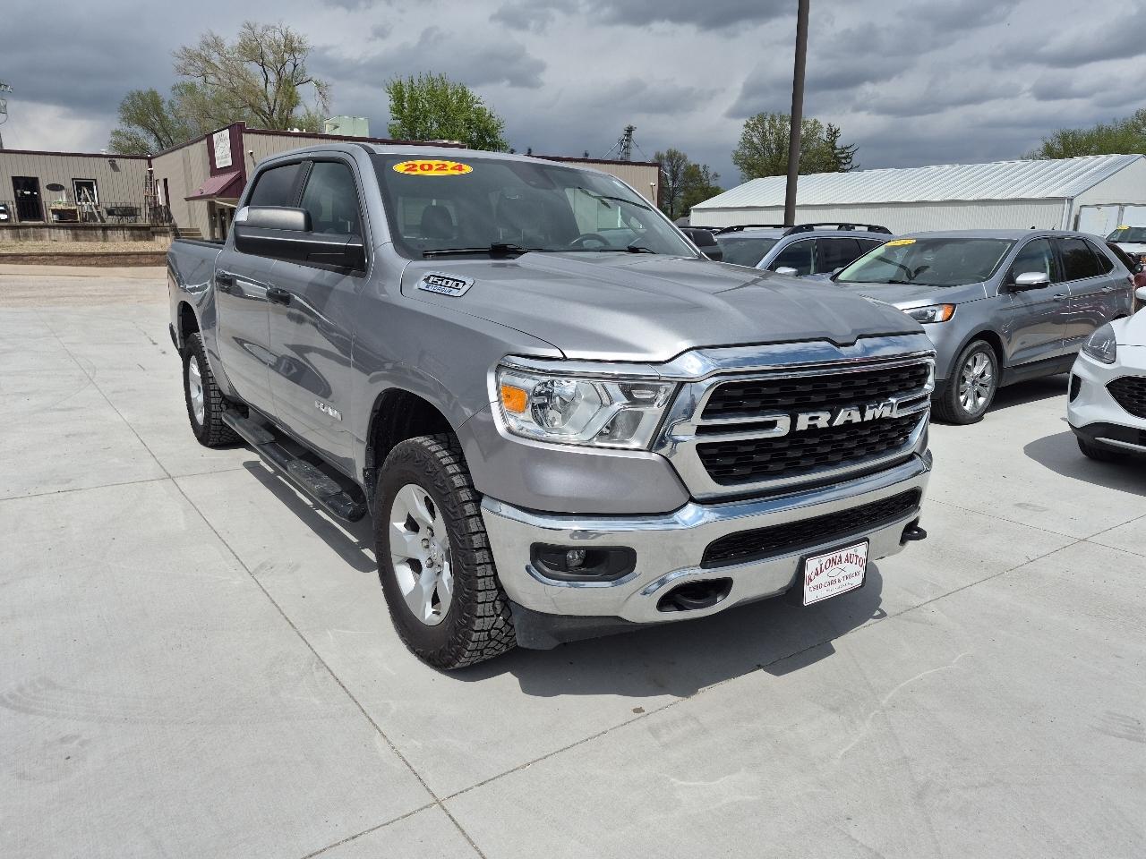 RAM 1500 Lone Star Crew Cab SB 4WD 2024
