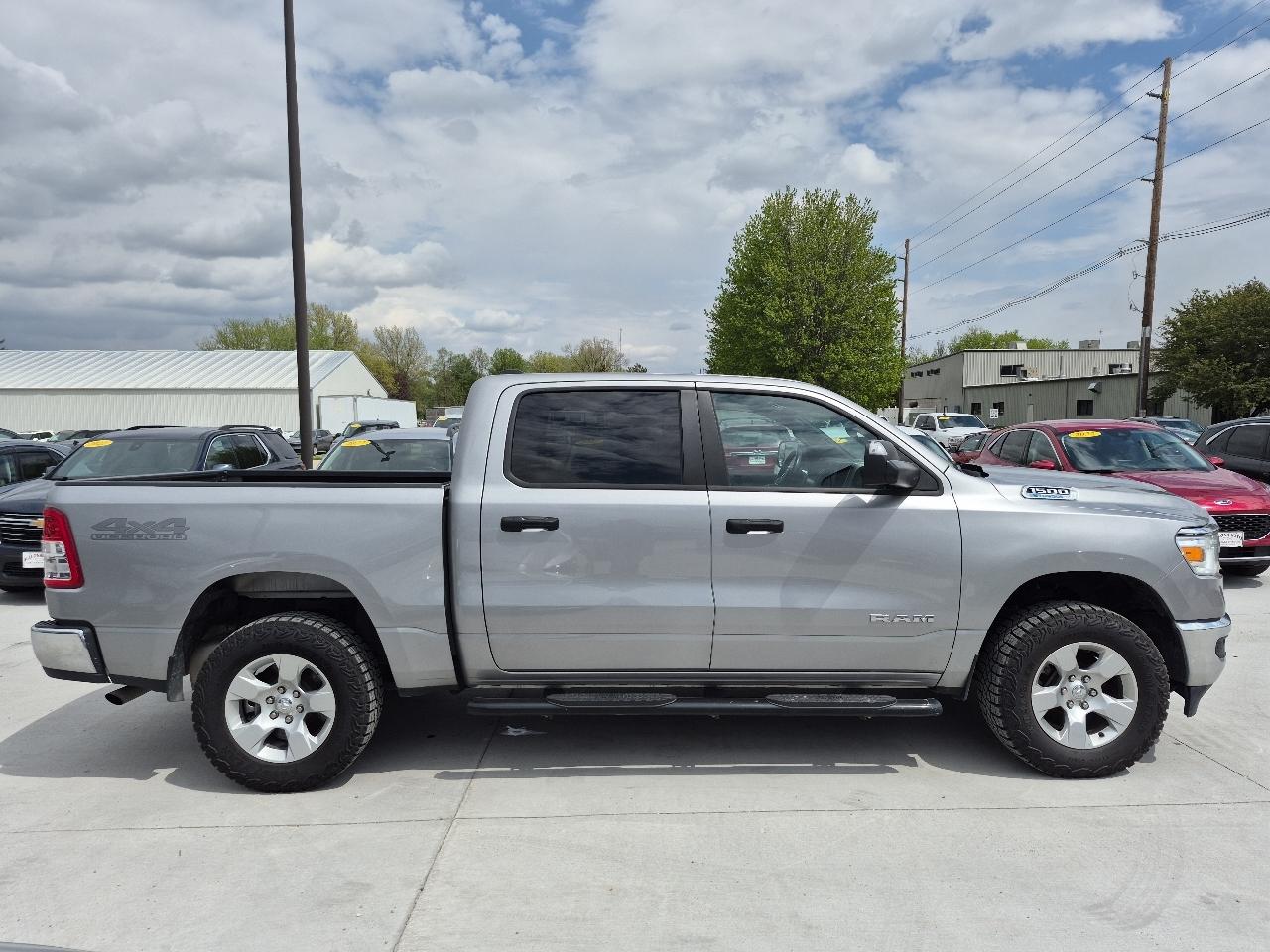 RAM 1500 Lone Star Crew Cab SB 4WD 2024
