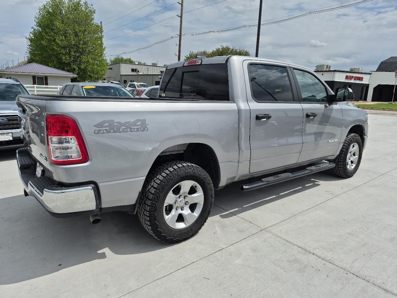 RAM 1500 Lone Star Crew Cab SB 4WD 2024