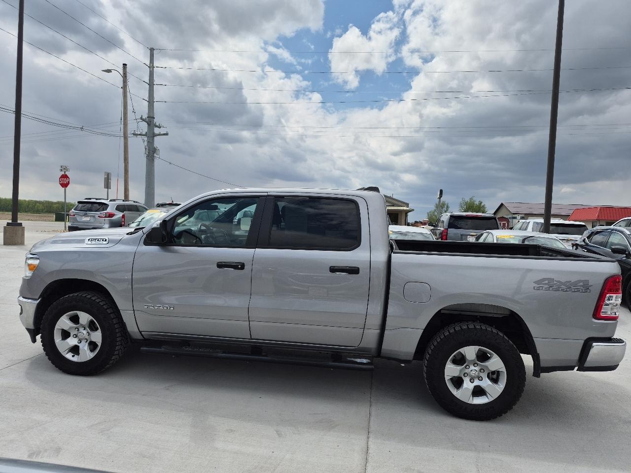 RAM 1500 Lone Star Crew Cab SB 4WD 2024